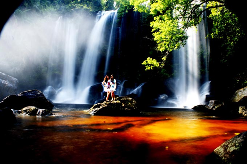 http://www.canyonsworldwide.com/canyonlovers/cambodia/pictures/fairy_waterfalls_siem_reap.png